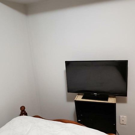 Private Room In Downtown Halifax Exterior foto